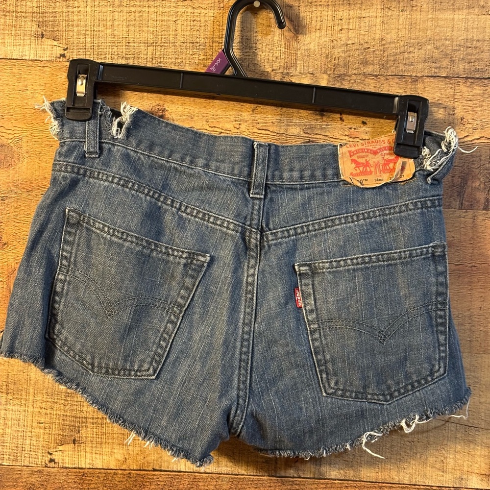 Levi's 550 Relaxed Distressed Denim Shorts - Picture 2 of 5